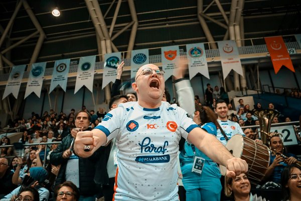 Comment les politiques sportives influencent-elles le développement des jeunes talents ?